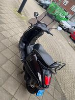 Piaggio Vespa Sprint 50 - Weinig km + Helm & Slot, Fietsen en Brommers, Scooters | Vespa, Ophalen, Gebruikt, Maximaal 45 km/u