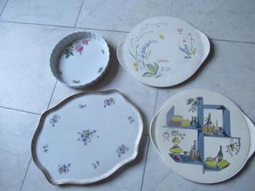 4 Gemerkte Porseleinen Dienblaadjes beschikbaar voor biedingen