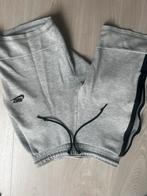 Nike tech korte broek XS, Kinderen en Baby's, Kinderkleding | Maat 164, Ophalen of Verzenden, Zo goed als nieuw, Jongen, Broek