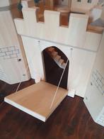 Houten speelgoed: Middeleeuws kasteel Pintoy, Kinderen en Baby's, Speelgoed | Houten speelgoed, Ophalen, Zo goed als nieuw