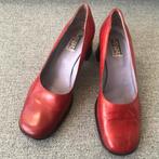 Rode pumps met blokhak, Kleding | Dames, Schoenen, Pumps, Ophalen of Verzenden, Rood, Gedragen