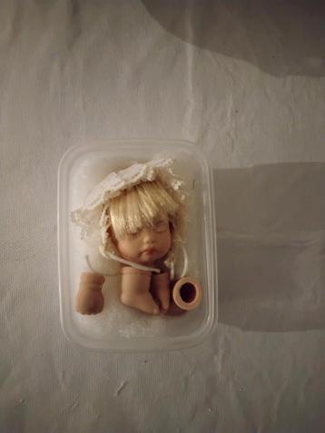 2x Onderdelen kleine popjes - Den Haag beschikbaar voor biedingen