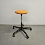 Ahrend kruk - oranje stoffering, Huis en Inrichting, Krukjes, Niet ingevuld, Gebruikt, Niet ingevuld, Niet ingevuld