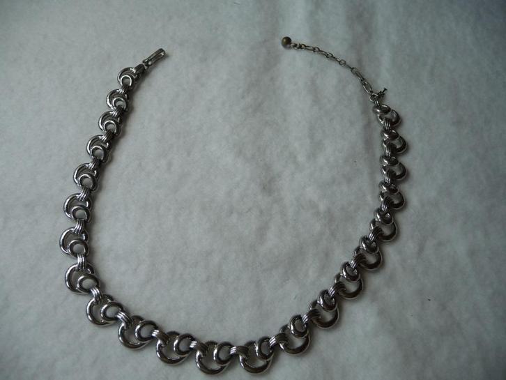 Trifari crown zilverkleurige vintage ketting, Sieraden, Tassen en Uiterlijk, Antieke sieraden, Ketting, Overige materialen, Ophalen