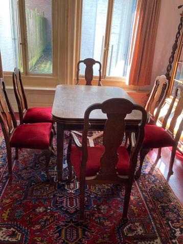 Uittrekbare eettafel (max 3,5 m) / 6 stoelen beschikbaar voor biedingen
