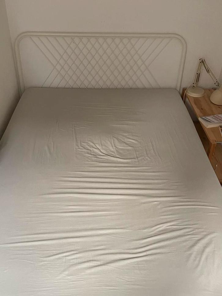 Bedframe + lattenbodem 140x200 (nesttun, ikea), Huis en Inrichting, Slaapkamer | Bedden, Zo goed als nieuw, Tweepersoons, 140 cm