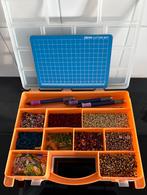 knutseldoos met heel veel eyelets  en gereedschap, Ophalen of Verzenden, Gebruikt, Materiaal