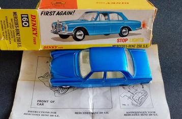 Dinky Toys Mercedes-Benz 250 SE beschikbaar voor biedingen