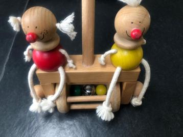 ‘janbibejan’ houten ‘loopstok’ voor peuters beschikbaar voor biedingen