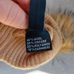 Kasjmier Mix Pompom kabelgebreide wollen muts, Ophalen of Verzenden, Zo goed als nieuw, Maat 36 (S), Muts