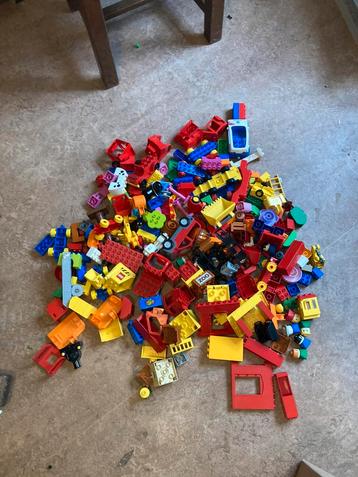 Mooie partij duplo stenen ruim 200 blokjes met poppetjes beschikbaar voor biedingen