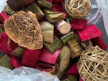 Materiaal voor kerststukjes te maken  beschikbaar voor biedingen