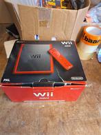 Nintendo Wii mini rood in doos met spellen, Ophalen of Verzenden, Gebruikt, Met 2 controllers