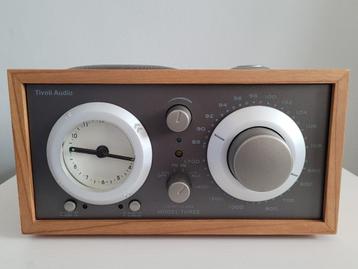 Tivoli Audio Model Three (M3TPE) – Metallic Taupe / Cherry beschikbaar voor biedingen