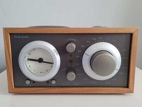Tivoli Audio Model Three (M3TPE) – Metallic Taupe / Cherry, Audio, Tv en Foto, Radio's, Gebruikt, Radio, Ophalen of Verzenden
