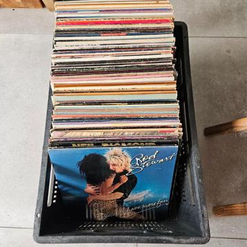 Krat met ruim 70 lp's elpees diverse genres beschikbaar voor biedingen