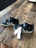 Adidas Gympen. Nieuw maat 29., Kinderen en Baby's, Kinderkleding | Schoenen en Sokken, Adidas, Sportschoenen, Ophalen of Verzenden