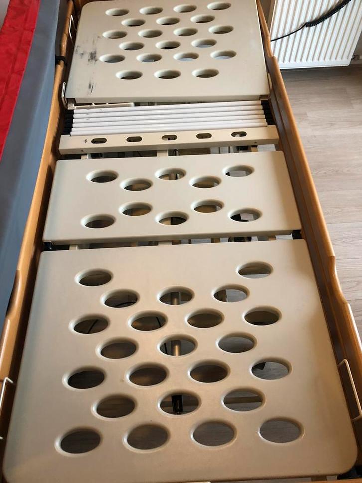 Elektrisch hoog laag bed thuiszorgbed incl tafeltje, Huis en Inrichting, Slaapkamer | Bedden, Zo goed als nieuw, Eenpersoons, 90 cm