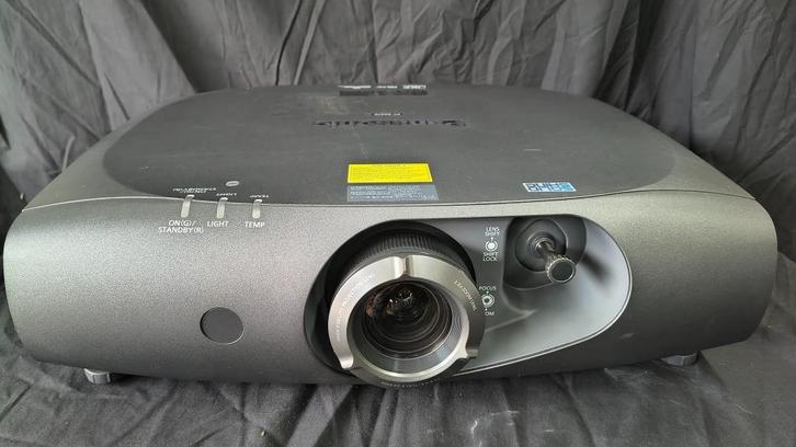 Te Koop Panasonic Laser beamer met Projecta 16:9 scherm., Audio, Tv en Foto, Beamers, Gebruikt, DLP, Full HD (1080), Ophalen