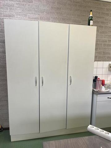 Kast (gratis) beschikbaar voor biedingen