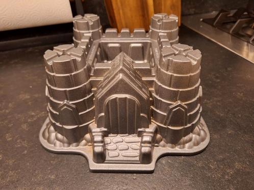 Nordic Ware bakvorm Kasteel Castle, Hobby en Vrije tijd, Taarten en Cupcakes maken, Zo goed als nieuw, Bakvorm, Taarten, Ophalen of Verzenden