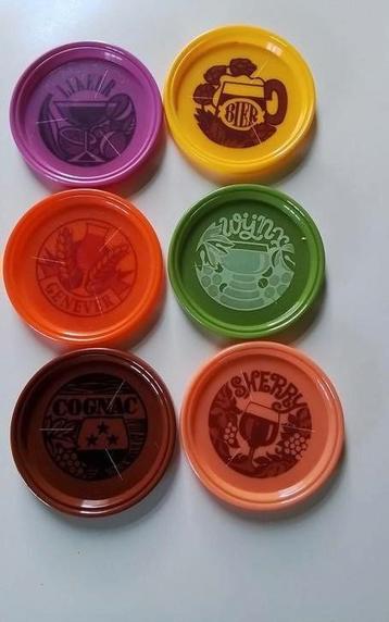 💐6 ONDERZETTERS IN VROLIJKE KLEUREN JAREN 70 beschikbaar voor biedingen