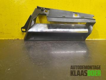 Grille van een Alfa Romeo 156 beschikbaar voor biedingen