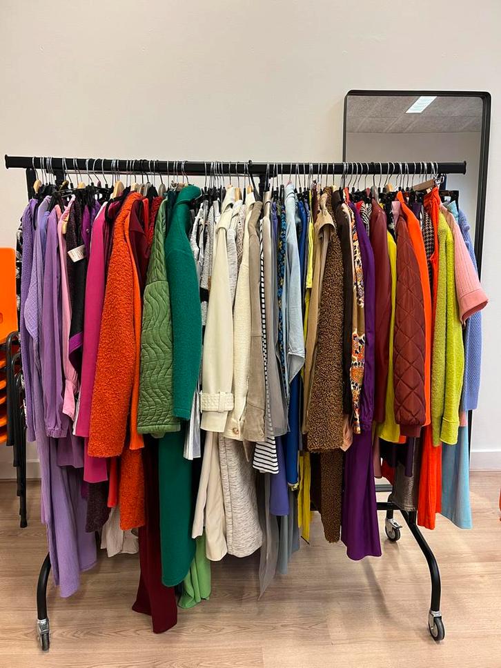 Kledingpakket Merkkleding - 94 Stuks! (More coming) S/M/L, Kleding | Dames, Kledingrekken, Gebruikt, Ophalen