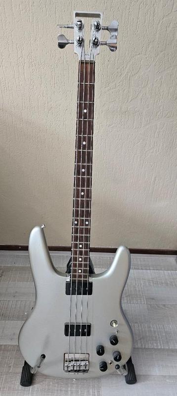 Travis Bean aluminium 4-string bass beschikbaar voor biedingen