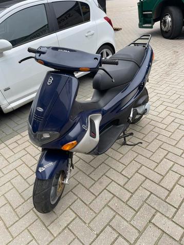 Mooie originele gilera runner dark dream 50cc paars 3000km beschikbaar voor biedingen