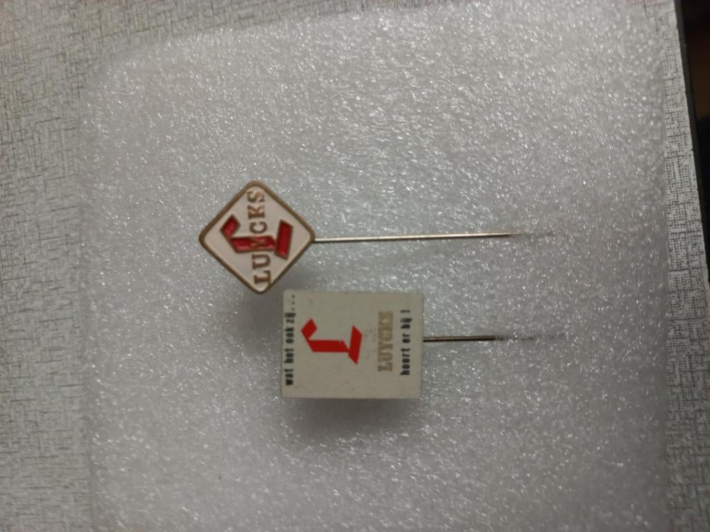 2x speldjes van " Luycks" mayonaise, Verzamelen, Speldjes, Pins en Buttons, Ophalen of Verzenden, Zo goed als nieuw, Overige onderwerpen