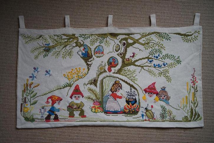vintage wandkleed borduurwerk kabouter vogel boom bloemen., Huis en Inrichting, Woonaccessoires | Wanddecoraties, Zo goed als nieuw