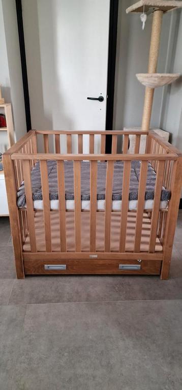 Babybox met matras beschikbaar voor biedingen