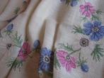 Hand geborduurd tafelkleed met bloemen nieuw, Verzenden, Nieuw, Rechthoek, Binnen