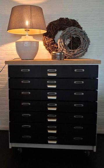 Vintage (school) ladenkast met 7 laden en vakverdeling  beschikbaar voor biedingen
