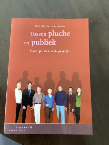 H. Kessens - Tussen pluche en publiek beschikbaar voor biedingen