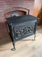 Antieke gietijzeren kachel rijk versierd, Huis en Inrichting, Kachels, Ophalen of Verzenden, Zo goed als nieuw, Hout, Houtkachel