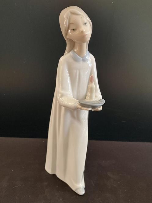 Lladro porselein Girl With Candle (Reyshof), Antiek en Kunst, Antiek | Porselein, Ophalen of Verzenden