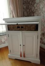 Landelijk kastje met rieten mand van De Bommel, Huis en Inrichting, Kasten | Televisiemeubels, Ophalen, 50 tot 100 cm, Minder dan 100 cm