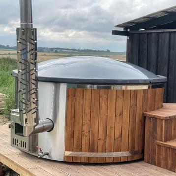 Klassieke hottub met massagesysteem en LED-verlichting! beschikbaar voor biedingen