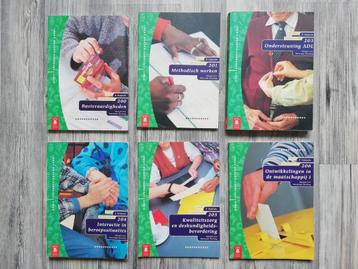 Studieboeken zorg en welzijn, Helpende niv 2, €10 beschikbaar voor biedingen
