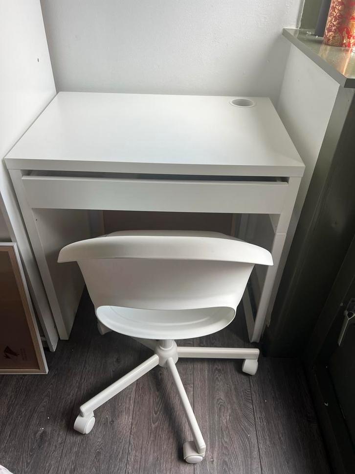 IKEA desk and chair for sale, Huis en Inrichting, Bureaus, Gebruikt, Bureau, Ophalen of Verzenden
