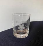 Klein Mispelblom glaasje. Hoogte 5,2 cm., Ophalen of Verzenden, Zo goed als nieuw, Borrel- of Shotglas