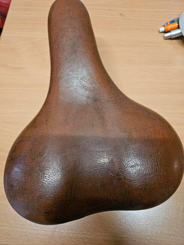 Vintage Bruin Fietszadel beschikbaar voor biedingen