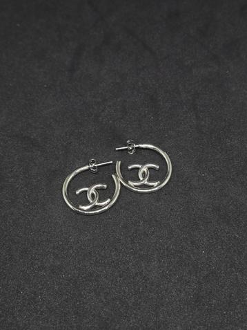 Zilveren 925 Oorbellen met designer Logo beschikbaar voor biedingen