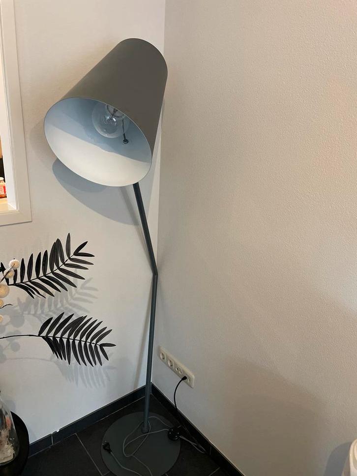 Moderne Vloerlamp - Zo Goed Als Nieuw, Huis en Inrichting, Lampen | Vloerlampen, Zo goed als nieuw, 150 tot 200 cm, Metaal, Ophalen