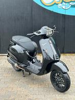 Vespa Sprint 2022, Fietsen en Brommers, Scooters | Vespa, Ophalen, Maximaal 45 km/u, Vespa S, Zo goed als nieuw