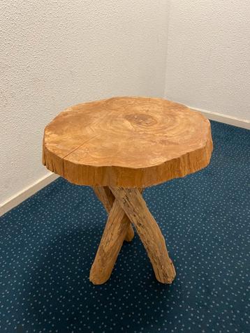 Bijzettafel / tafeltje / planten kruk van hout, modern.  beschikbaar voor biedingen