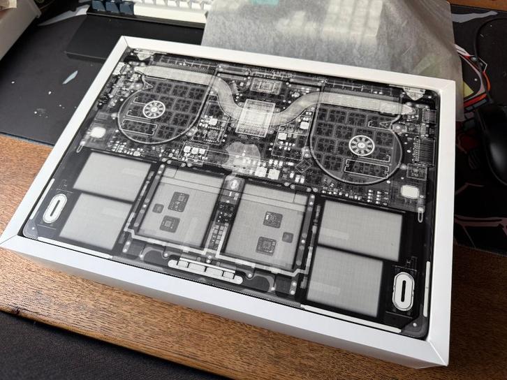 Apple MacBook Pro 2023 16" M3 Pro Coolblue Apple Care+, Computers en Software, Apple Macbooks, Zo goed als nieuw, MacBook Pro