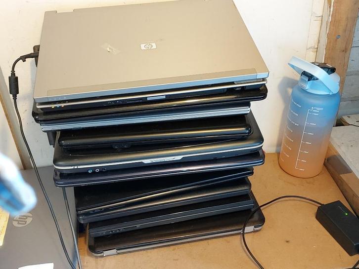 Partij 15x Oude laptops werken defect geen los  verkoop, Computers en Software, Windows Laptops, Gebruikt, 15 inch, Onbekend, 4 GB